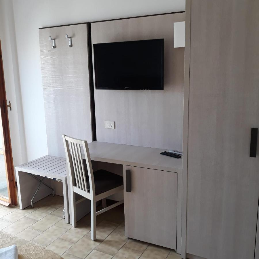 Hotel Caesar Пезаро Екстер'єр фото