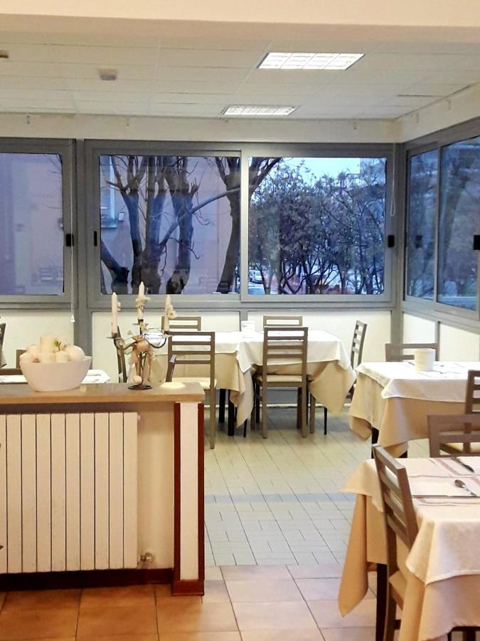 Hotel Caesar Пезаро Екстер'єр фото