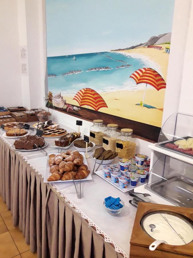 Hotel Caesar Пезаро Екстер'єр фото