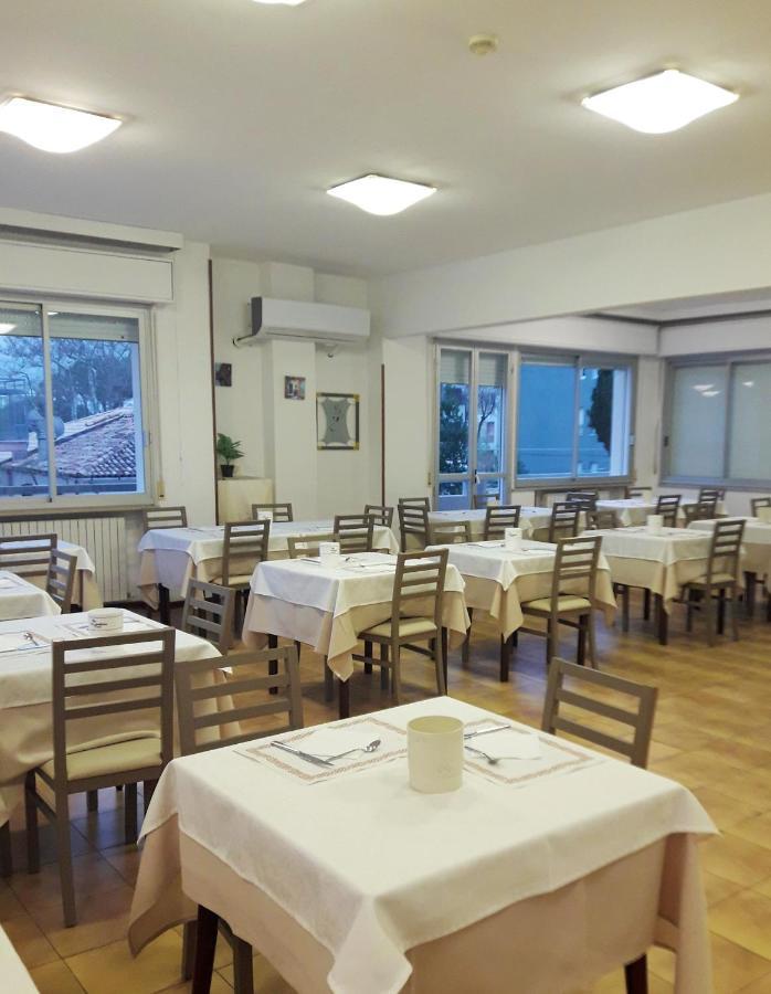 Hotel Caesar Пезаро Екстер'єр фото