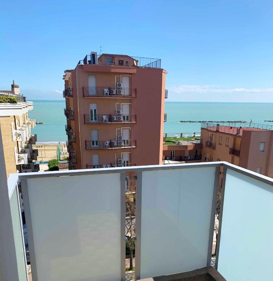 Hotel Caesar Пезаро Екстер'єр фото