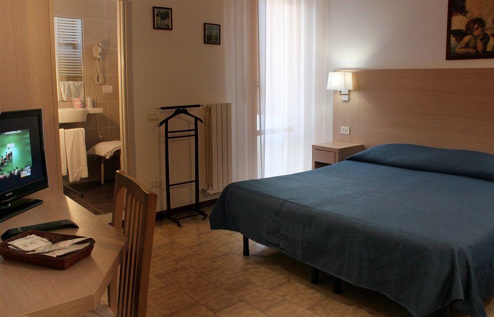 Hotel Caesar Пезаро Екстер'єр фото