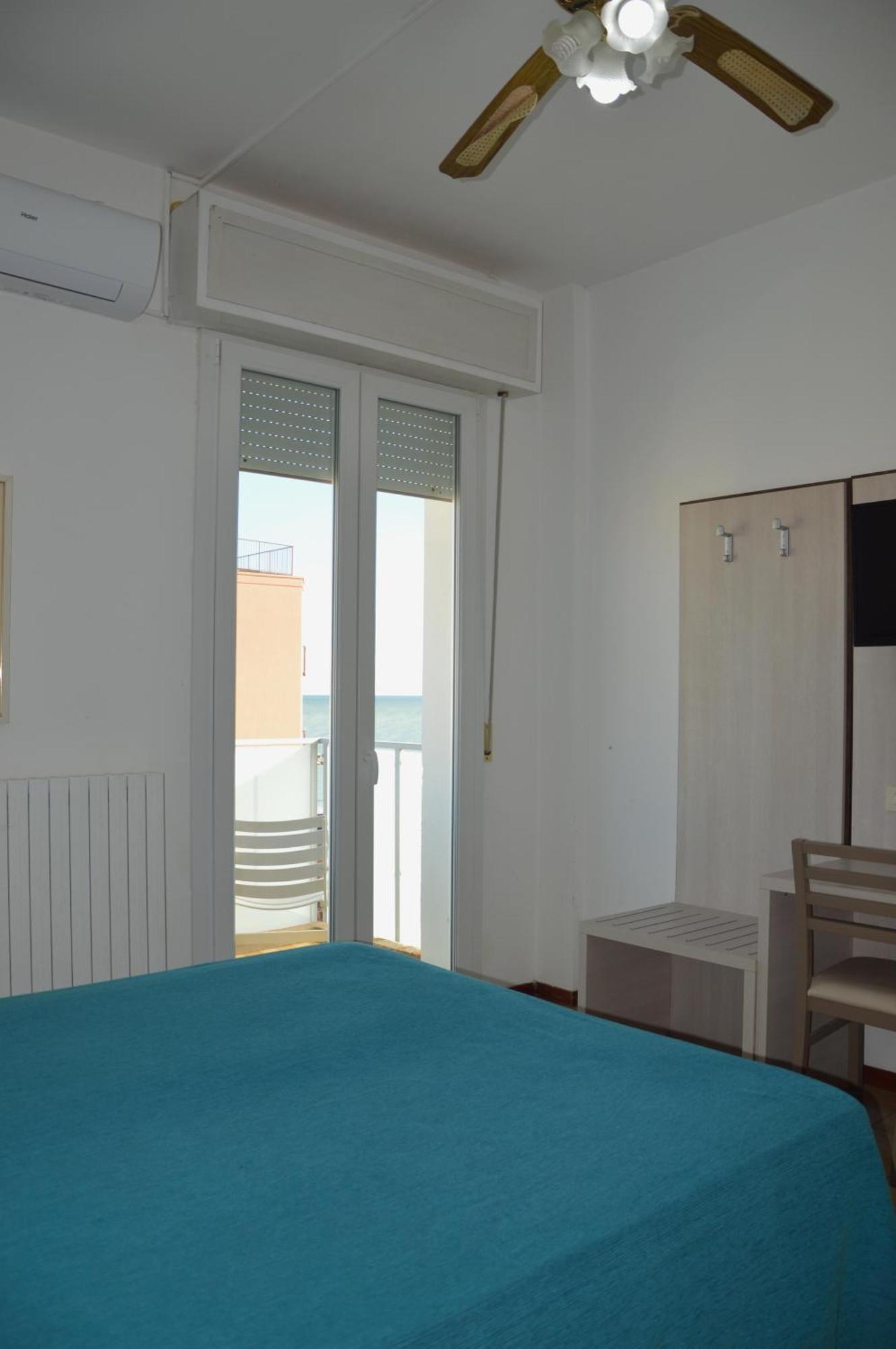 Hotel Caesar Пезаро Екстер'єр фото