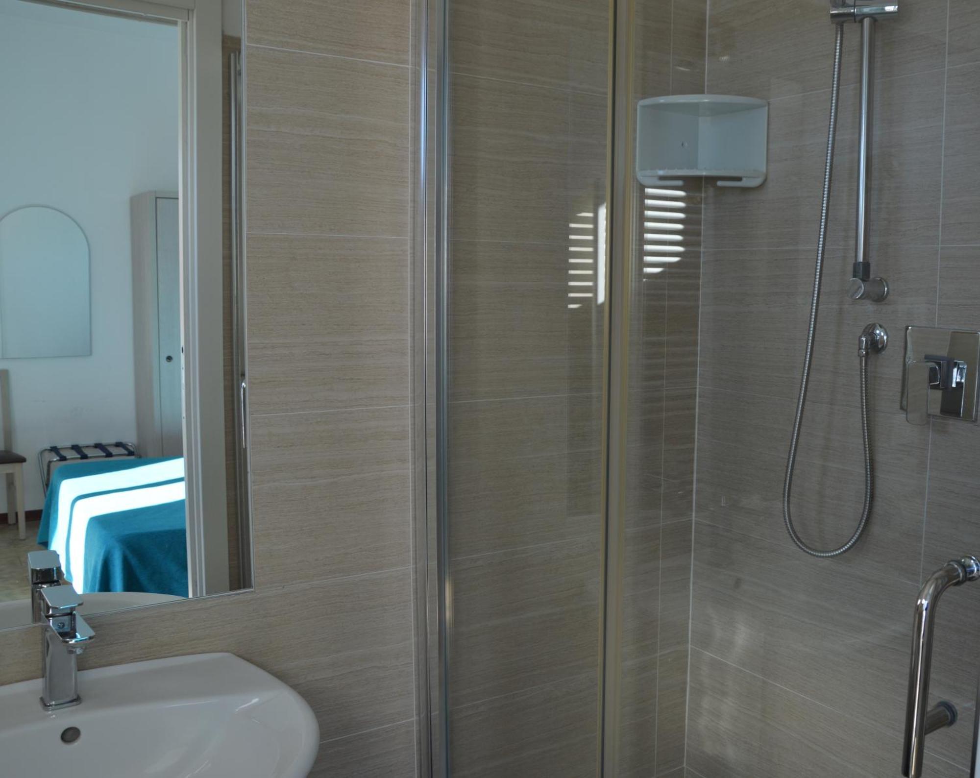 Hotel Caesar Пезаро Екстер'єр фото