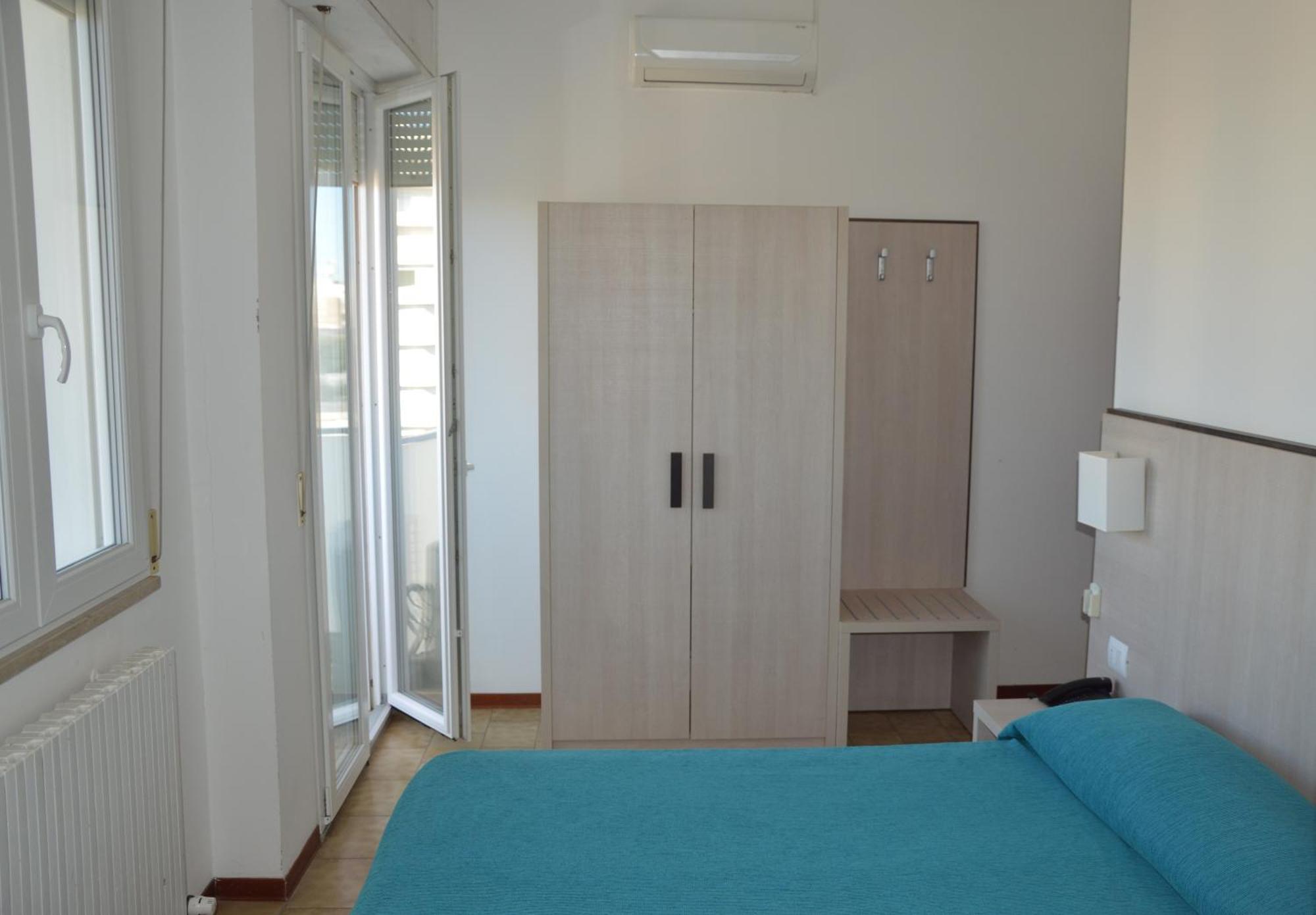 Hotel Caesar Пезаро Екстер'єр фото