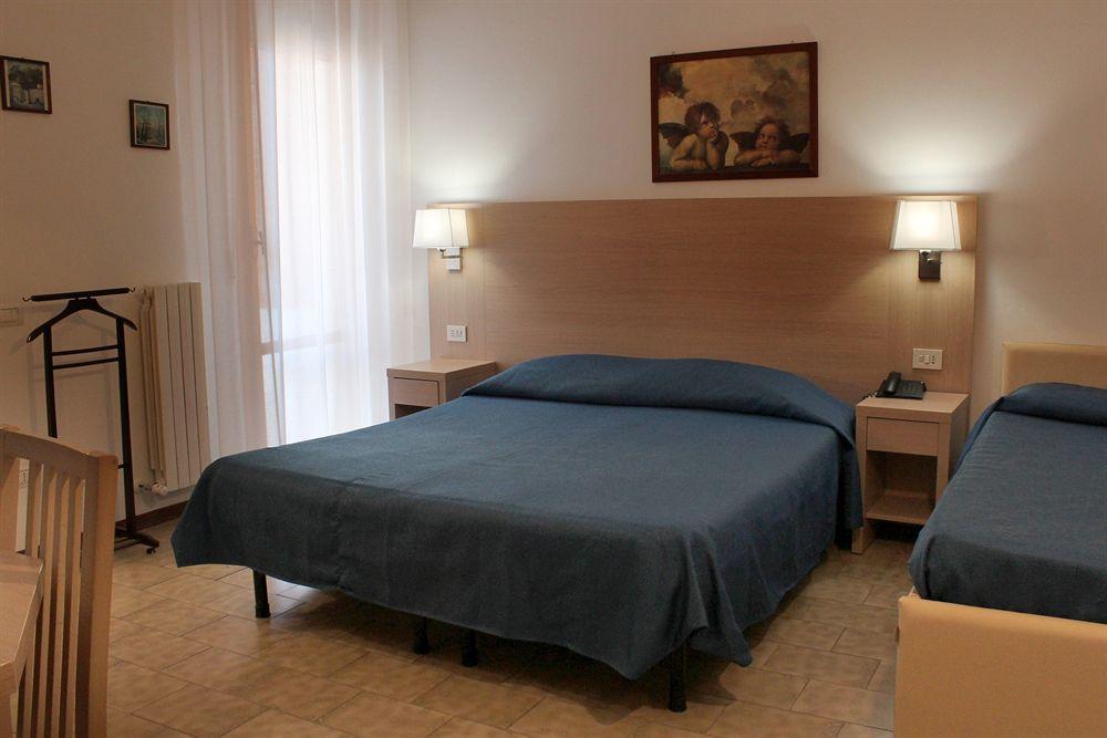 Hotel Caesar Пезаро Екстер'єр фото