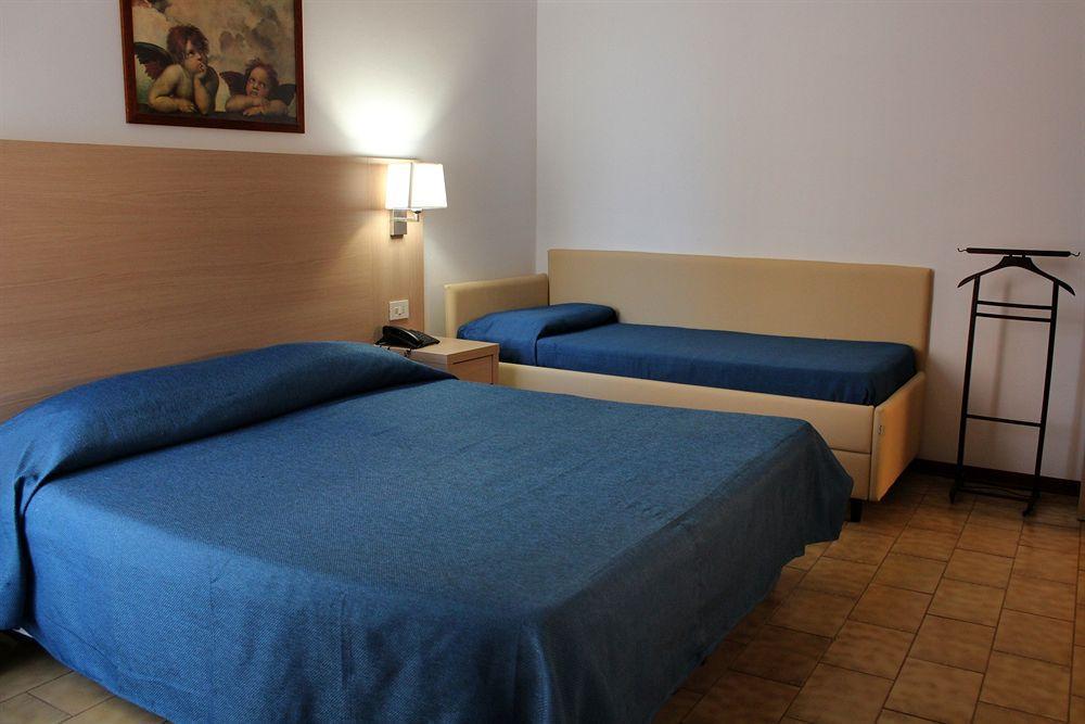 Hotel Caesar Пезаро Екстер'єр фото