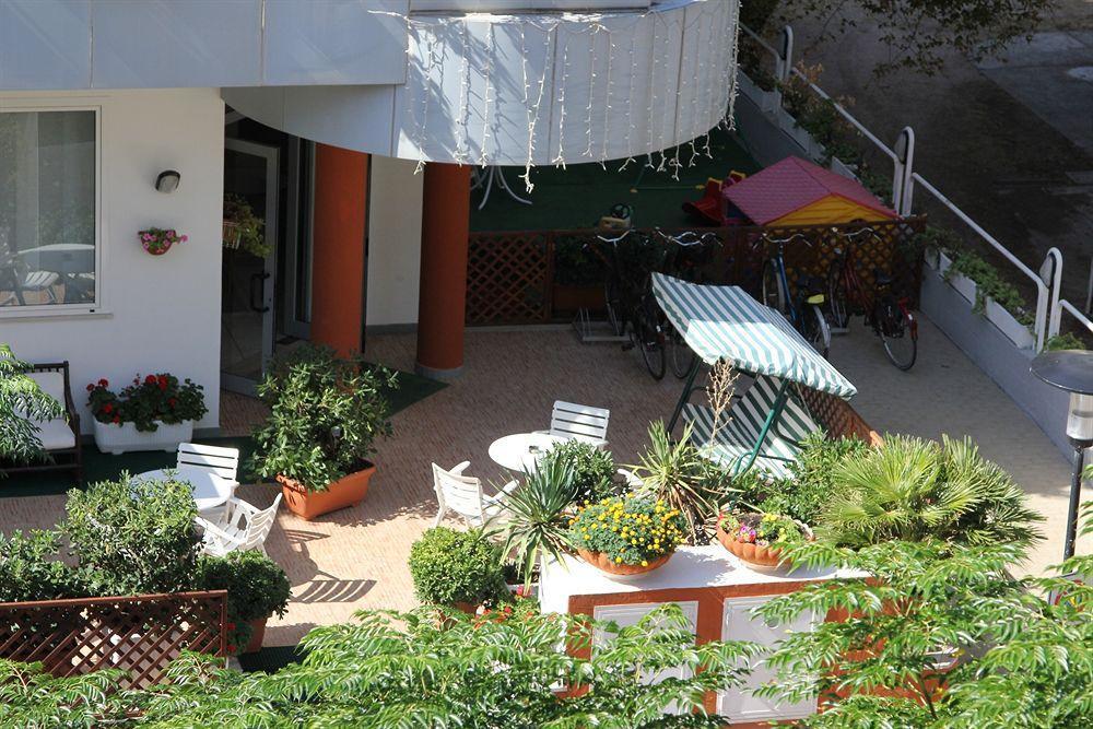 Hotel Caesar Пезаро Екстер'єр фото