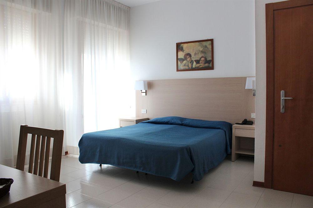 Hotel Caesar Пезаро Екстер'єр фото