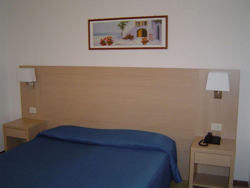 Hotel Caesar Пезаро Екстер'єр фото