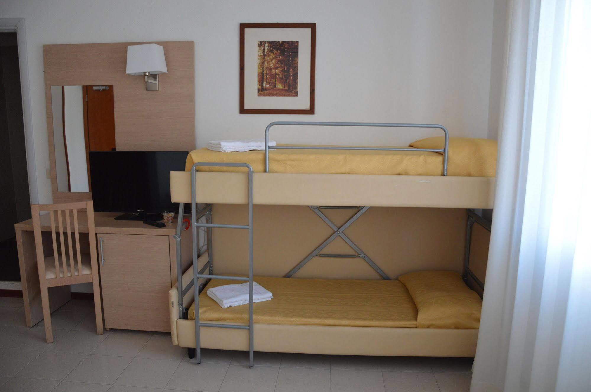 Hotel Caesar Пезаро Екстер'єр фото