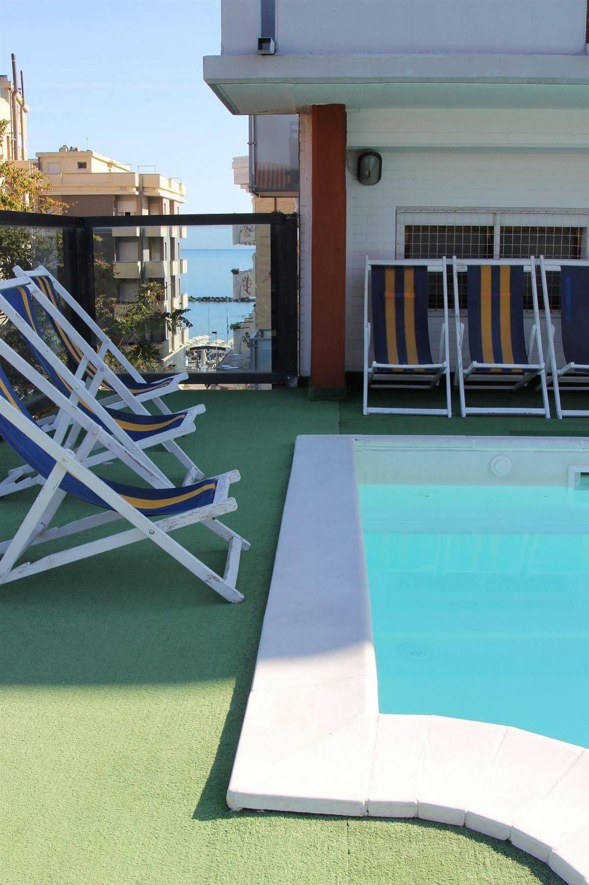 Hotel Caesar Пезаро Екстер'єр фото