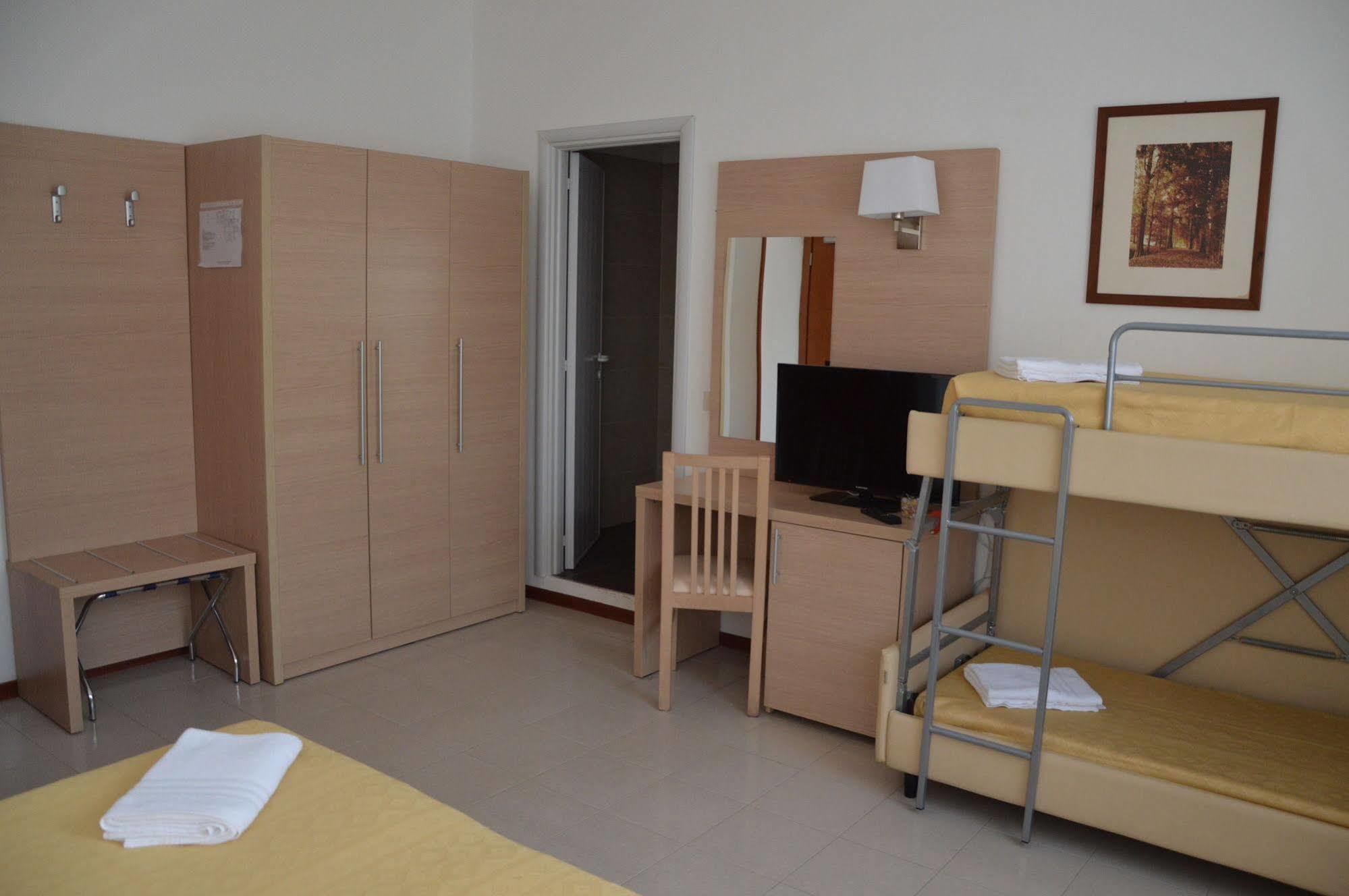 Hotel Caesar Пезаро Екстер'єр фото