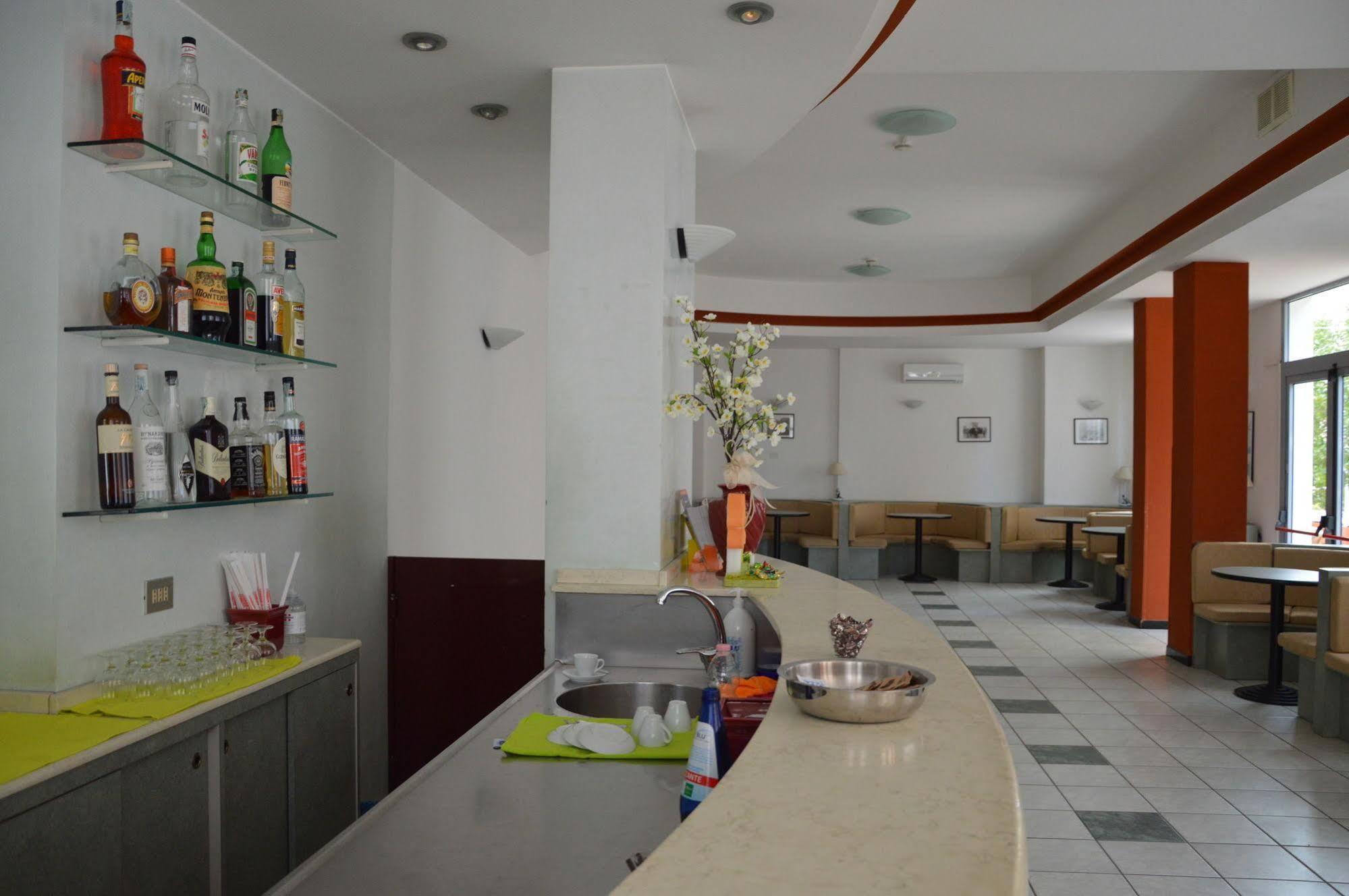 Hotel Caesar Пезаро Екстер'єр фото